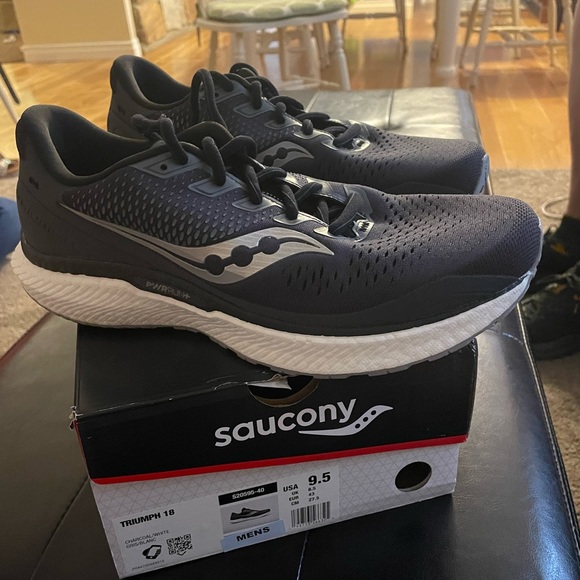 Saucony Other - Mens Saucony Triumph 18 running shoes